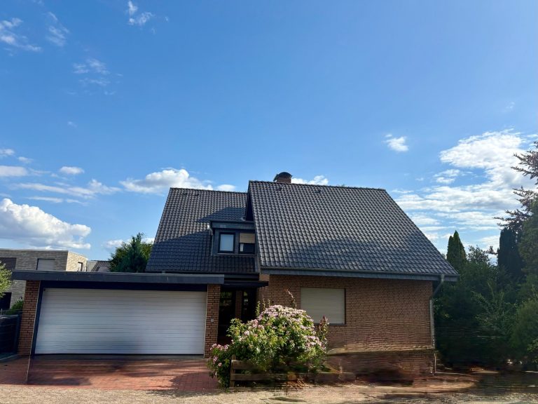 epflegtes Zweifamilienhaus in Hiddenhausen-Eilshausen mit Doppelgarage und Garten.