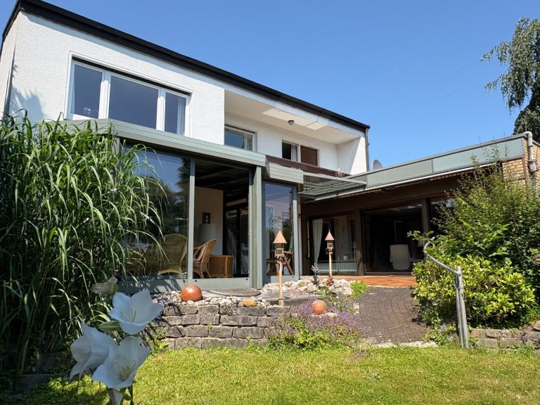 Mehrfamilienhaus mit Gewerbeeinheit in Detmold Wohn- und Geschäftshaus in Detmold für Kapitalanleger